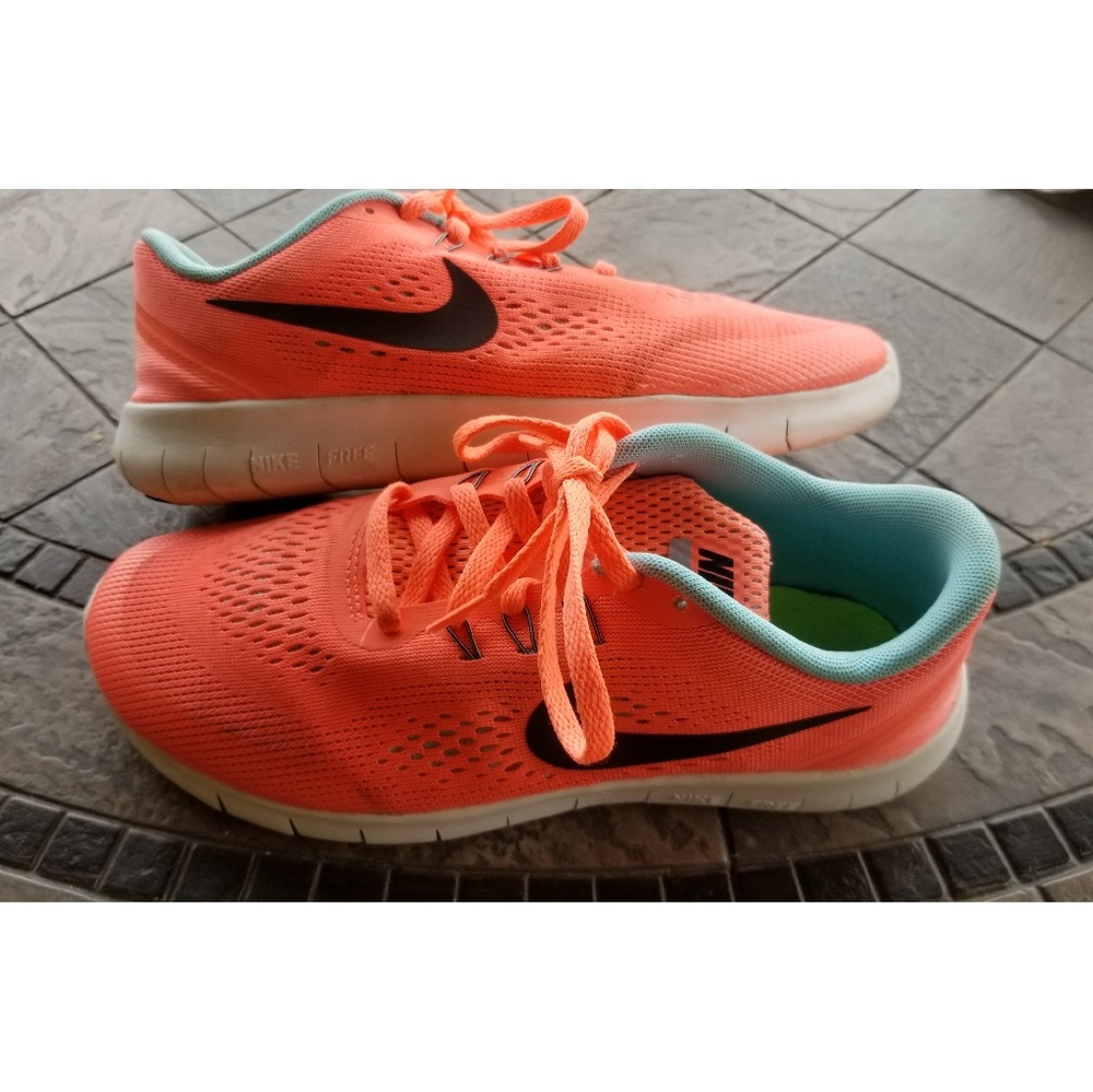 Coral Nike